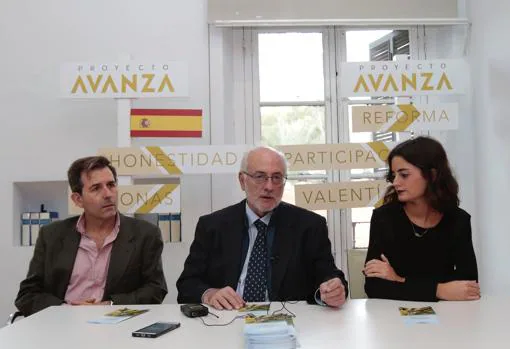 Julio Díaz Escudero, Benigno Blanco y Alejandra Palma durante la rueda de prensa