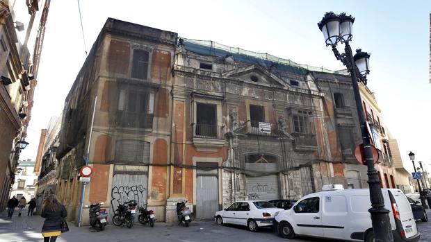 Urbanismo ordena obras de conservación en la fachada de la Casa de la Moneda por su mal estado