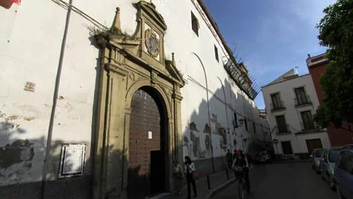 Puerta de la iglesia del conveno de San Leandro