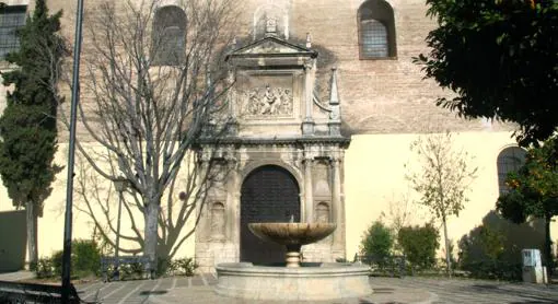 Fachada del convento de Santa Isabel
