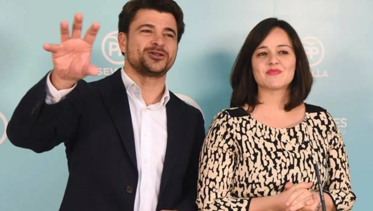 Beltrán Pérez y Virginia Pérez, portavoz municipal popular y presidenta del PP local, respectivamente
