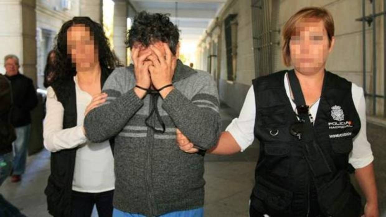 El acusado de la violación mortal del Parque de María Luisa en los juzgados de Sevilla.