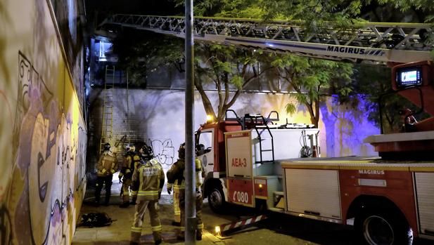 Incendio en la cubierta del gimnasio del instituto de formación profesional Beatriz de Suabia