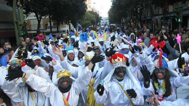 Cabalgata de Reyes Magos de Sevilla 2018: Sus Majestades se recrean en los barrios de Sevilla