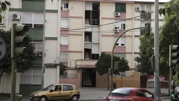 Detenido un hombre por robar dinero a otro a punta de pistola y darle una paliza en Sevilla