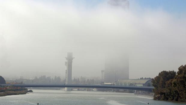 La niebla obliga a cancelar dos vuelos que salían del aeropuerto de Sevilla