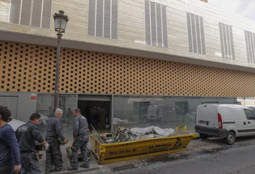 Obras en el edificio del Centro de Sevilla donde Foster Hollywood abrirá su mayor establecimiento de Sevilla