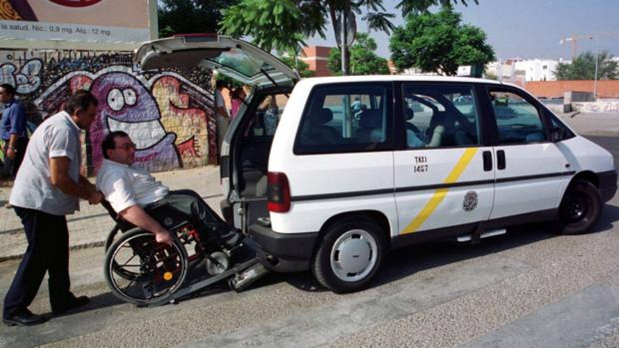 Taxi adaptado para el transporte de minusválidos