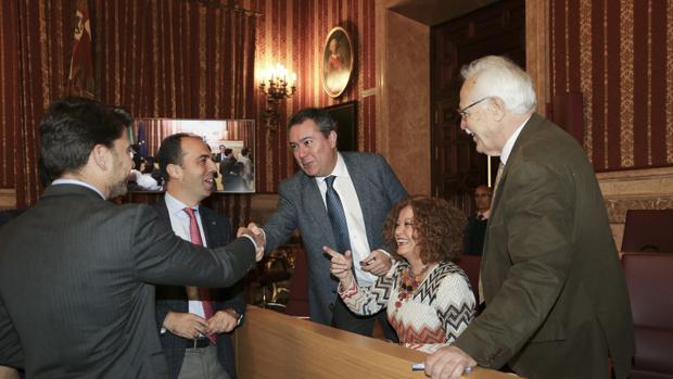 El Ayuntamiento de Sevilla controlará el horario de trabajo de los funcionarios