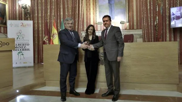 Tajani recibe en Sevilla el premio Jiménez-Becerril por su labor contra el terrorismo