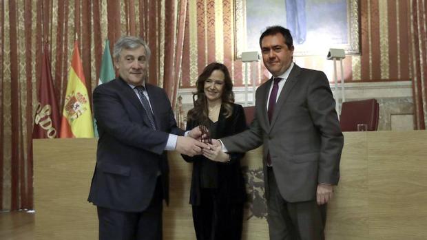 La entrega del premio Jiménez-Becerril a Antonio Tajani, en imágenes