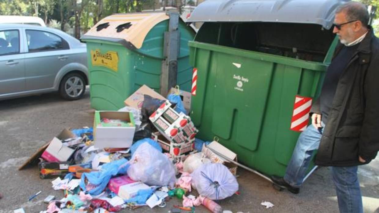 Basura fuera del contenedor en el Porvenir