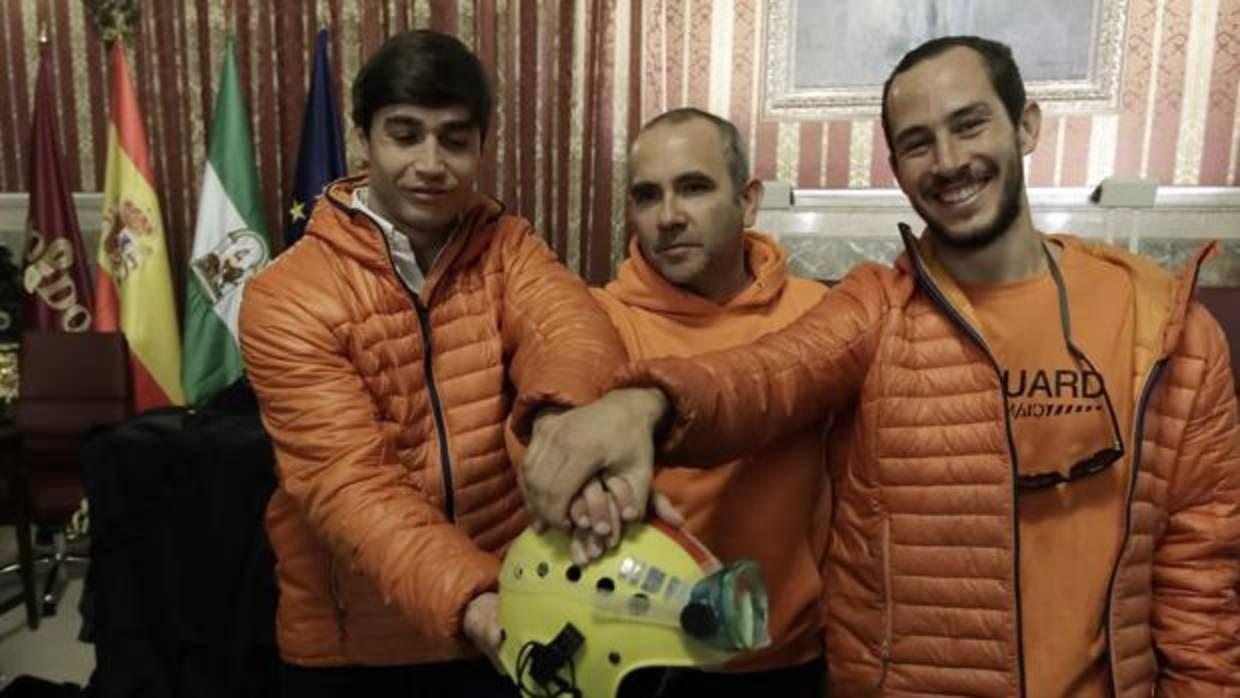 Los bomberos cuando fueron recibidos en el Ayuntamiento de Sevilla