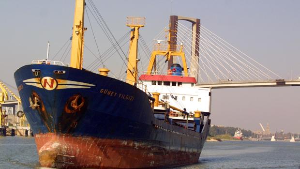 El puerto de Sevilla inicia la monitorización del río para mejorar la navegación