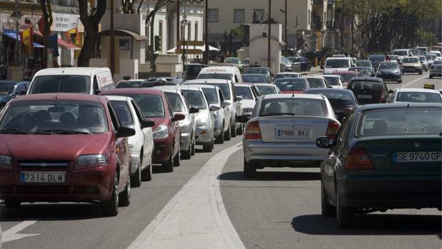 Los sevillanos pierden un día al año metidos en atascos