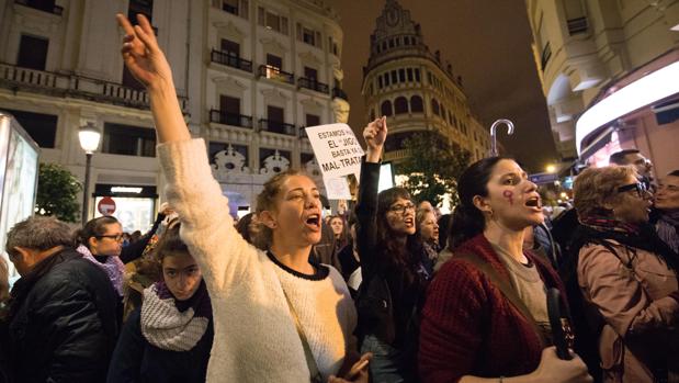 Sevilla en femenino plural