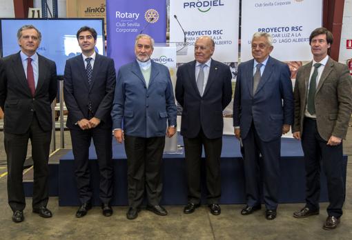 Foto de familia de la presentación el proyecto