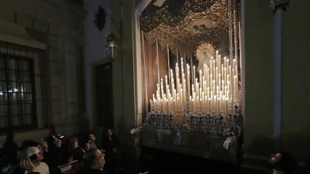 Así fue la saeta de Álex Ortiz a la Virgen de las Aguas este Lunes Santo