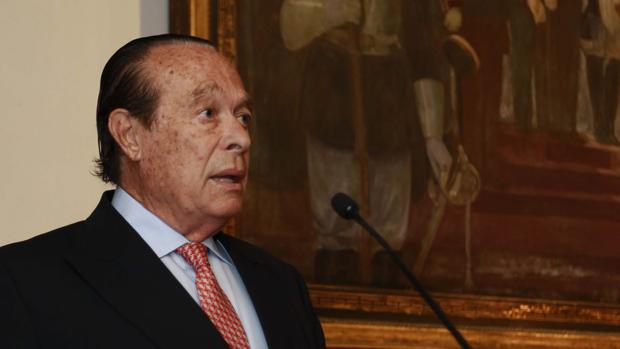 Curro Romero recibe el V Premio de Cultura Universidad de Sevilla