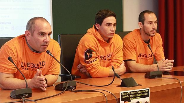Zoido apoya a los tres bomberos sevillanos ante el juicio en isla de Lesbos