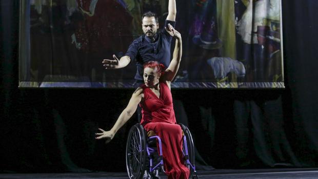 «Debería ser natural ver a una mujer en silla de ruedas bailar sevillanas»