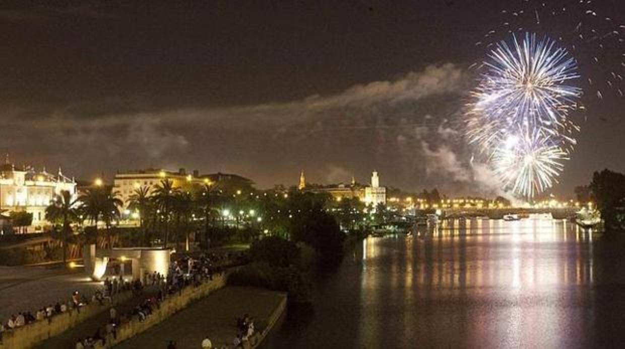 Fuegos de final de la Feria de Abril de Sevilla