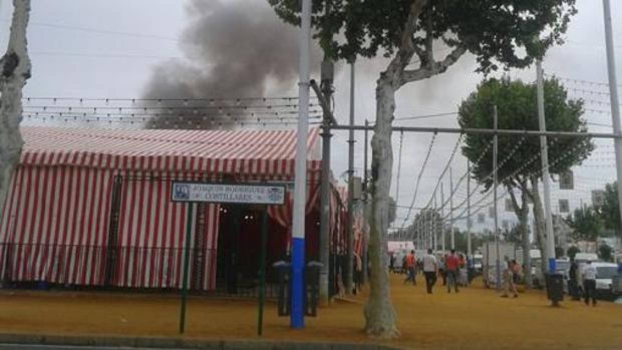 Incendio en dos casetas de la calle Juan Belmonte