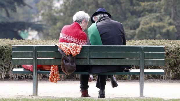 Los juzgados de Sevilla incapacitan cada año a 700 ancianos para que no les estafen