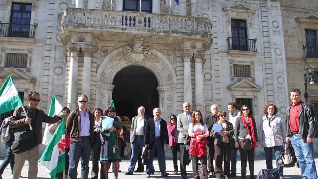 Profesores de la Universidad de Sevilla aprueban ir a la huelga indefinida a partir del 21 de mayo