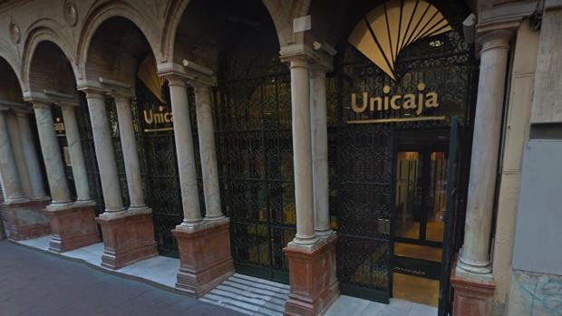 Buscan al dueño de 180 euros olvidados en un cajero de Sevilla