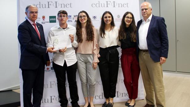 El IES Chaves Nogales de Sevilla repite podio en la Olimpiada Financiera de Unicaja