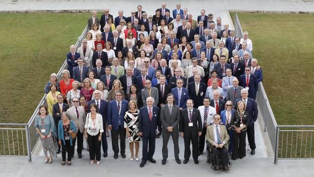 La Facultad de Derecho de Sevilla acoge el acto de celebración del 40 aniversario de la promoción 1973-78