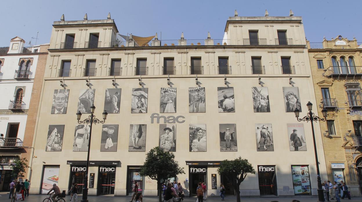 Fachada del edificio actual de Fnac en Sevilla