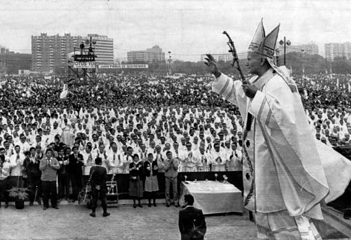 El Papa presidió la misa statio orbis en el campo de la Feria