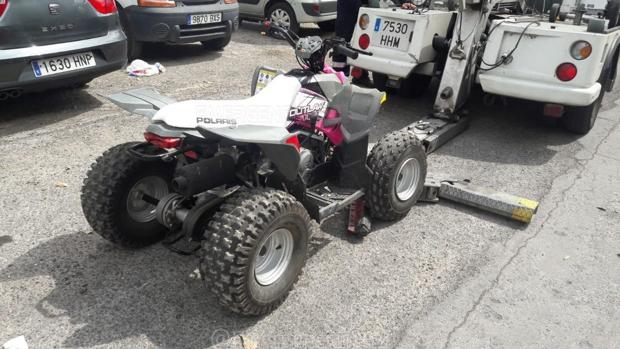 Denunciada una mujer por permitir a su hija menor conducir un quad por zonas peatonales de Sevilla