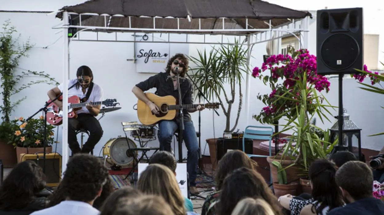 Suso Díaz presentando su nuevo disco en Sofar Sevilla