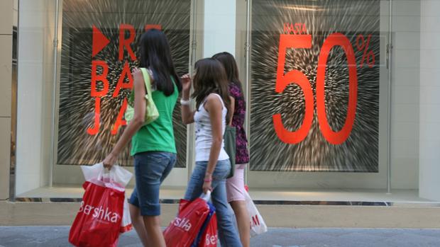 Las rebajas de verano crearán casi 5.000 empleos en Sevilla