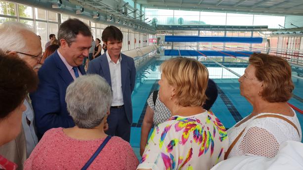 El Ayuntamiento de Sevilla inaugura la piscina del Tiro de Línea tras una reforma integral de las instalaciones