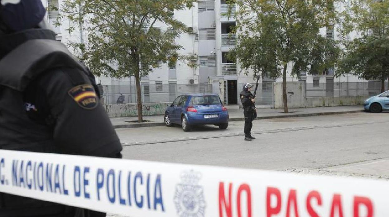 La Policía Nacional ha detenido al presunto culpable de retener y agredir a su hermana y madre