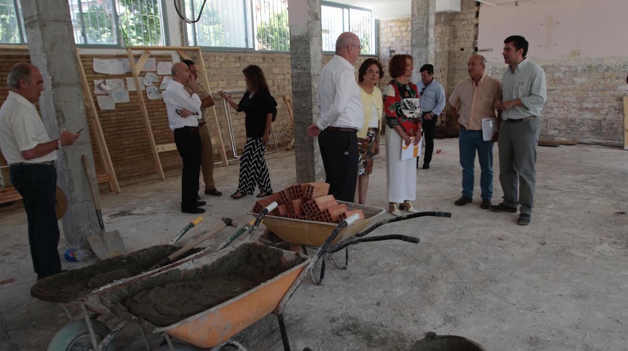 Las ediles Adela Castaño y Carmen Castreño visitan las obras del colegio San José de Calasanz