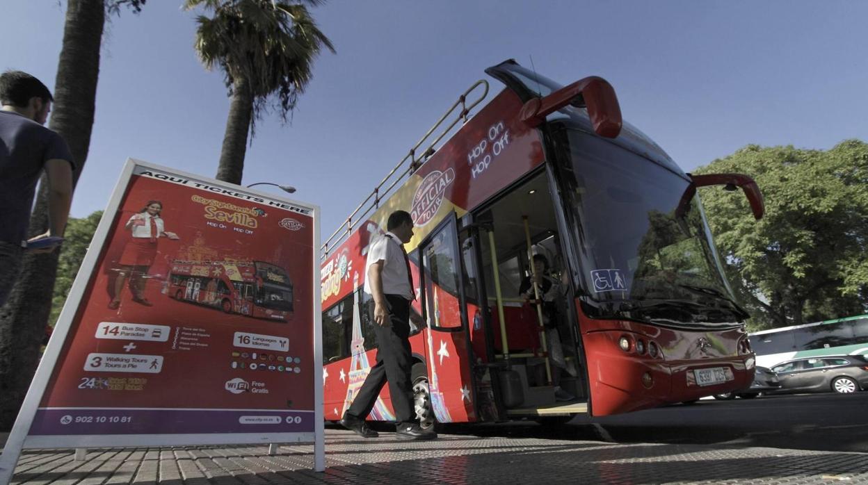 Un autobús turístico en Sevilla