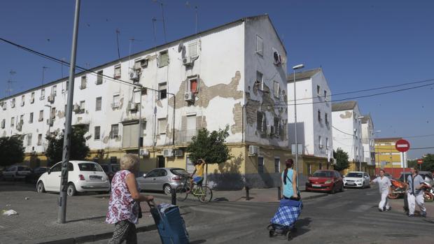 El alcalde de Sevilla anuncia una «respuesta integral» a los índices de pobreza y delincuencia en Los Pajaritos