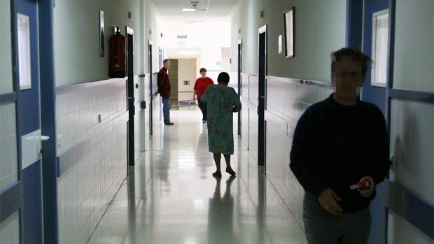 Hospitalizada una celadora de la cárcel psiquiátrica de Sevilla por una presunta agresión de un recluso