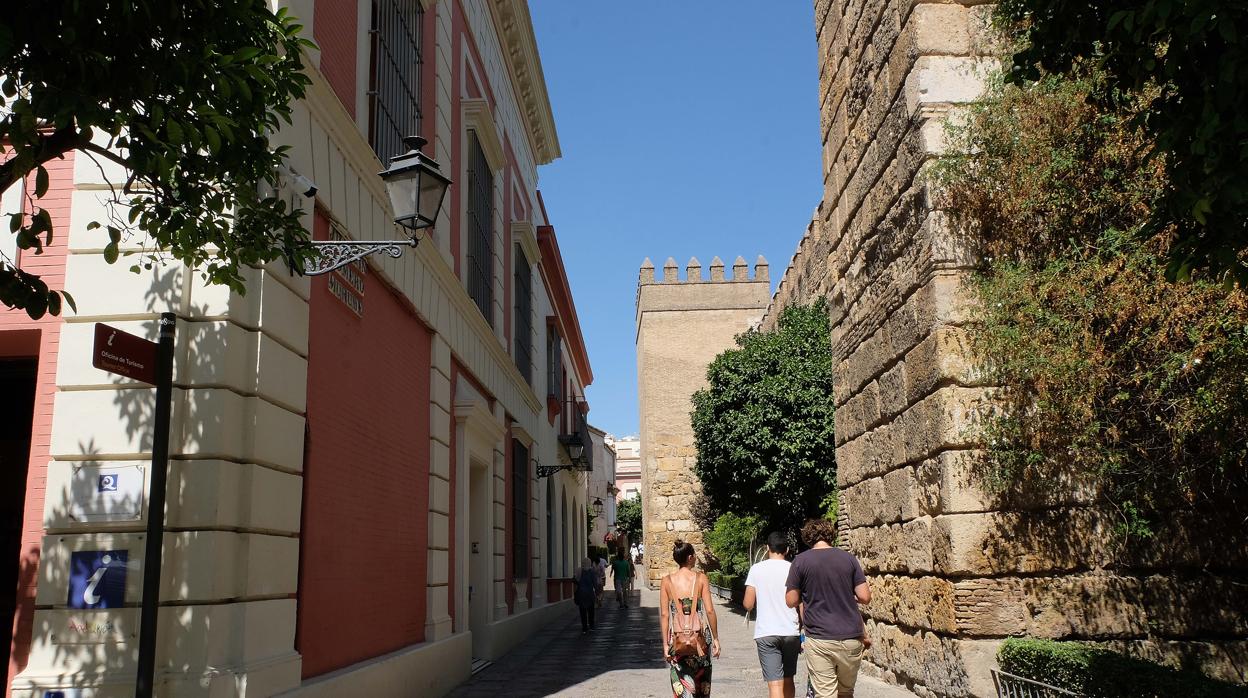 La calle dedicada al poeta Romero Murube