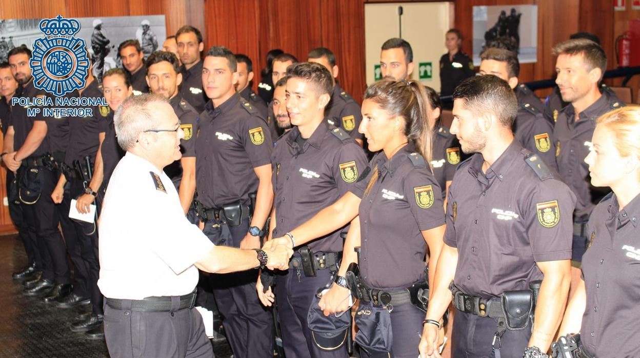 Presentación de los nuevos agentes de la Policía Nacional destinados en Sevilla