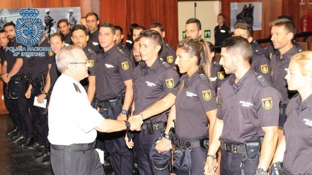 Un total de 40 policías nacionales se incorporan a las comisarías de los distritos de Sevilla