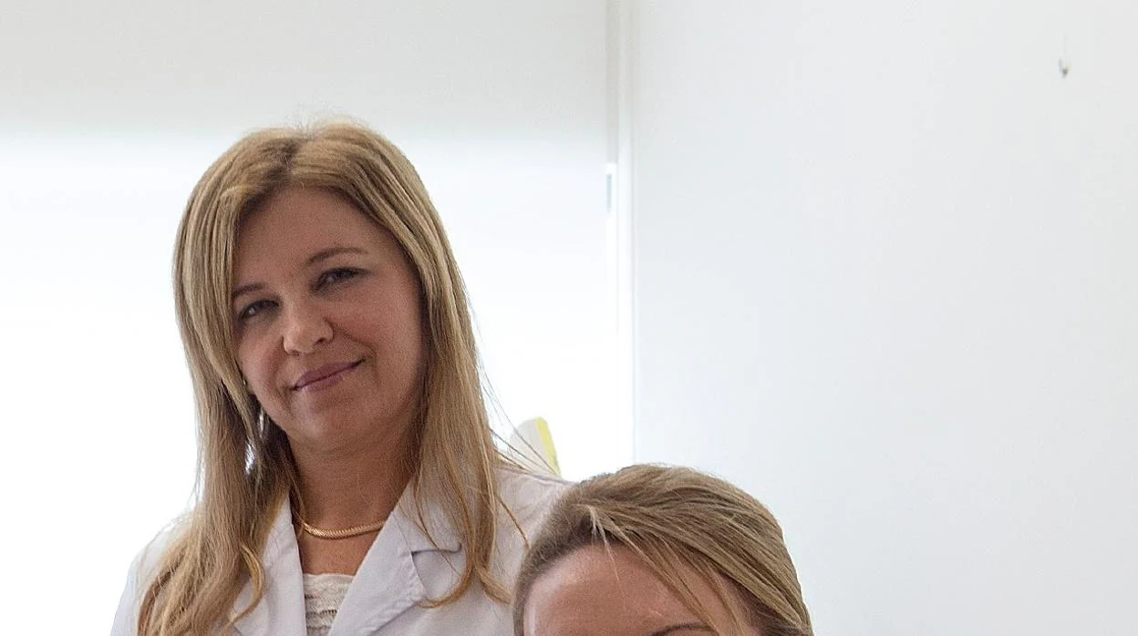 Las doctoras Mercedes Morillo (a la izquierda) y Amalia Pérez Gil