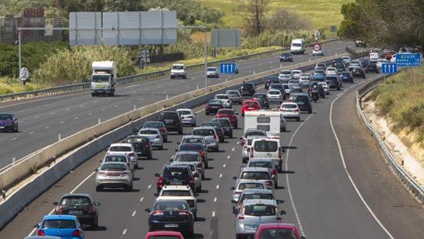 Un accidente provoca hasta 12 kilómetros de atascos en la A-49 desde Sevilla a las playas de Huelva