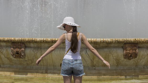 La ola de calor deja otra noche en vela, con 32,3 grados en Sevilla en la madrugada