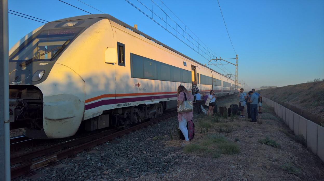 Viajeros del tren Huelva-Sevilla accidentado este viernes